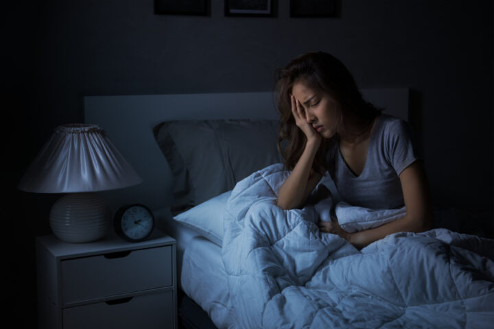 ツインレイが夜中に目が覚める理由とは？眠れないのはツインレイ女性の覚醒症状って本当？