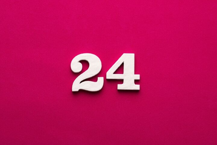 足して24になる4桁の数字とは？24の持つ意味を解説！